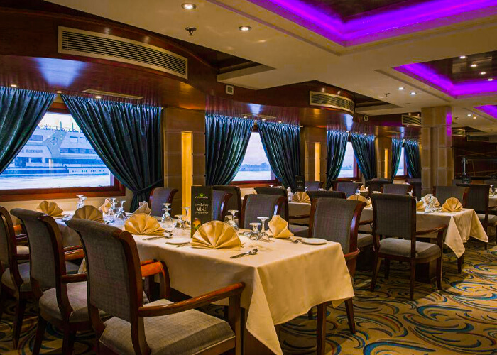 Private Dinner Cruise with Dance Show in Cairo